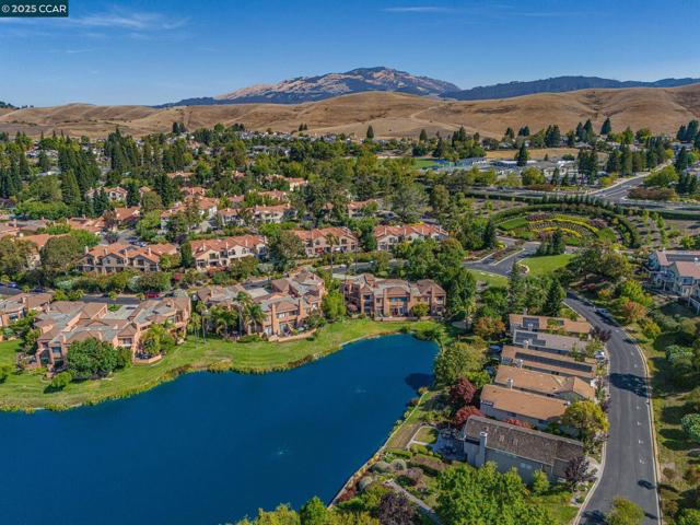 3019 Tahoe Pl, San Ramon CA: https://media.crmls.org/mediaz/fb6c6658-68e7-4798-8386-ce52c747beab.jpg