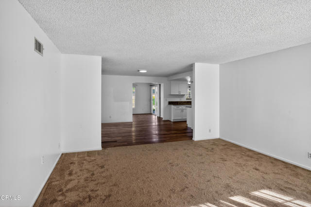 Detail Gallery Image 4 of 18 For 1251 Gardenia St, Oxnard,  CA 93036 - 3 Beds | 2 Baths