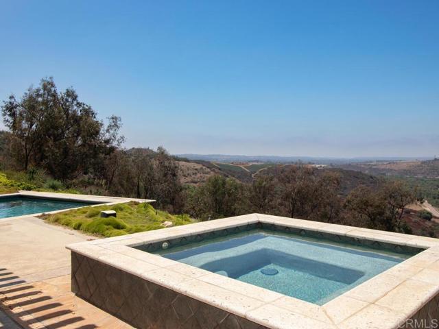 6095 Lake Vista Drive, Bonsall CA: https://media.crmls.org/mediaz/fb6d45e5-f93d-44eb-ac00-51f3c57e5708.jpg