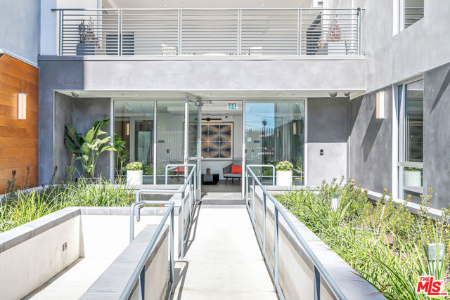 5801 Camerford Avenue, Los Angeles CA: https://media.crmls.org/mediaz/fb6e6cee-7678-472c-92a1-98e03b15e607.jpg