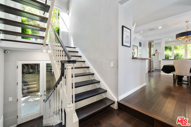 10023 Westwanda Drive, Beverly Hills CA: https://media.crmls.org/mediaz/fb6eb88b-4ae4-48d4-b4d0-4e89af1cbe3a.jpg