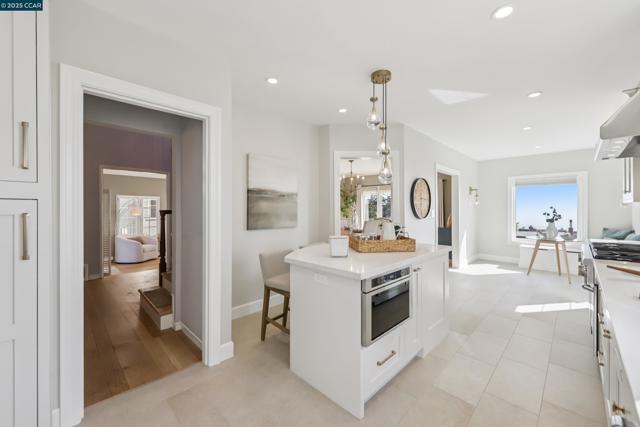 680 Grizzly Peak Blvd, Berkeley CA: https://media.crmls.org/mediaz/fb6ec5e8-235a-4643-bbf9-e65be9ccc1c4.jpg
