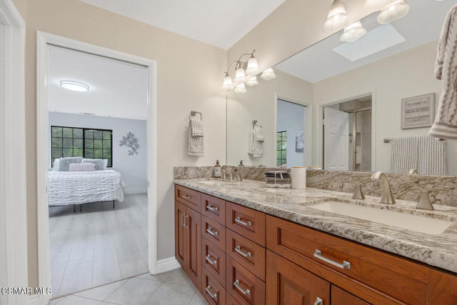 790 Spring Canyon Place, Thousand Oaks CA: https://media.crmls.org/mediaz/fb6f9266-c3b5-4391-aeab-60352ba4d7da.jpg