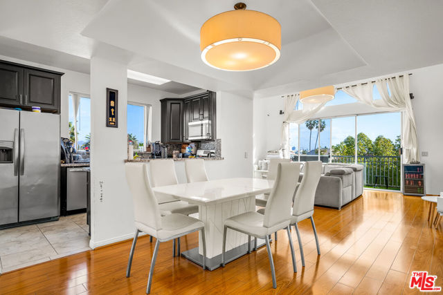 1481 S Shenandoah Street, Los Angeles CA: https://media.crmls.org/mediaz/fb6f9eeb-0306-45b0-9a35-84fb152c945e.jpg