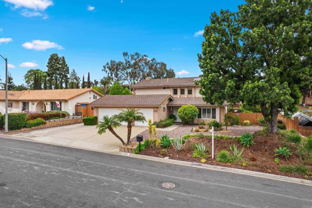 3812 Wild Oats Ln, Bonita CA: https://media.crmls.org/mediaz/fb70866c-479d-4ec9-b7b3-481bd4818932.jpg