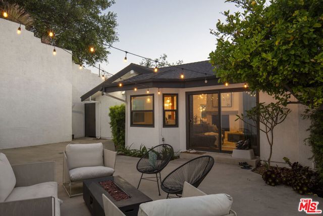1320 Romulus Drive, Glendale CA: https://media.crmls.org/mediaz/fb70bfa3-3382-45b5-9752-dbe1cb78c01b.jpg