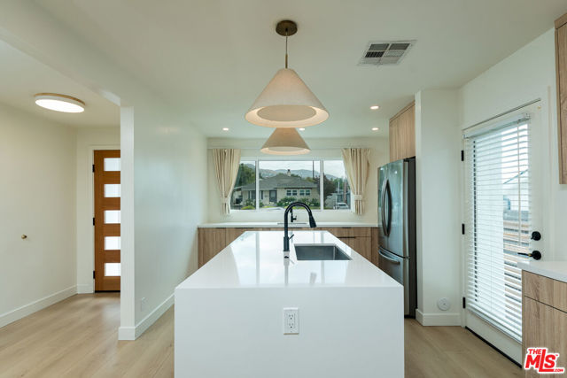 3149 N Naomi Street, Burbank CA: https://media.crmls.org/mediaz/fb70ce4a-bcbe-465f-b090-b5d6ea03f52e.jpg