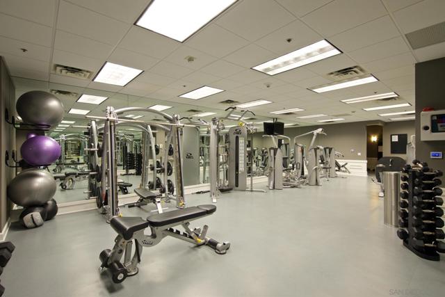 700 Front St, San Diego CA: https://media.crmls.org/mediaz/fb70f58b-9790-4e81-83ab-2559508442f8.jpg