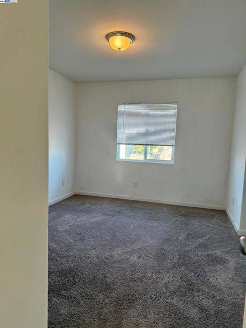 105 Harp Ct, Merced CA: https://media.crmls.org/mediaz/fb712b84-55bf-48e1-90d6-0f204299a08e.jpg