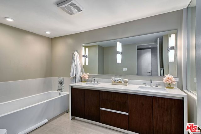 Drew Fenton | 441 S Barrington Avenue Los Angeles CA | MLS: 7091568