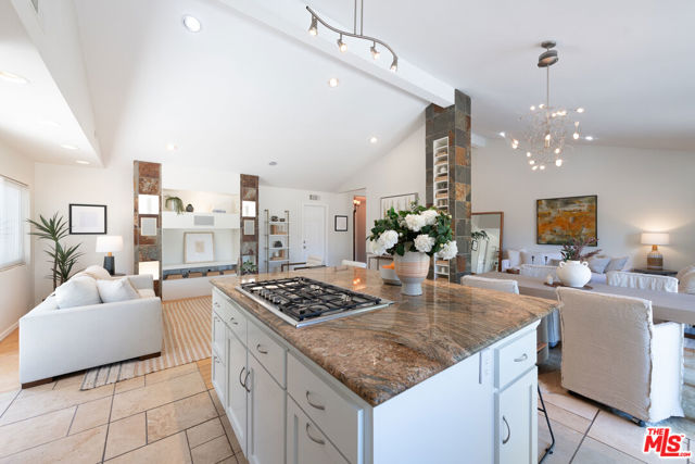 8919 Moorcroft Avenue, West Hills CA: https://media.crmls.org/mediaz/fb721705-4076-4591-8350-239f09fc6448.jpg