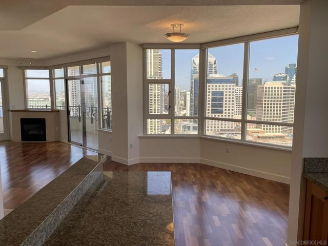 700 W Harbor, San Diego CA: https://media.crmls.org/mediaz/fb724e29-09ca-4e95-ba6b-d8b183a9ff4d.jpg
