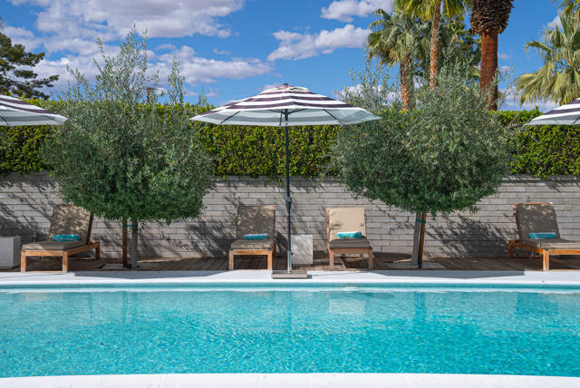 1022 E Mesquite Avenue, Palm Springs CA: https://media.crmls.org/mediaz/fb72675f-b7b6-4fc5-a1b9-0e8ce8a48cf7.jpg