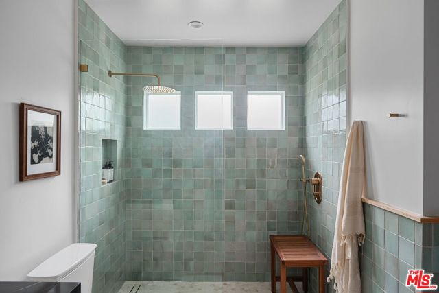 5215 Parkglen Avenue, Los Angeles CA: https://media.crmls.org/mediaz/fb728c32-d7a6-4e08-a608-da25c65573a6.jpg
