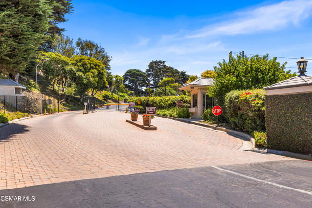 6766 Las Olas Way, Malibu CA: https://media.crmls.org/mediaz/fb72dde3-7686-4527-a8bf-f1a71aa20506.jpg