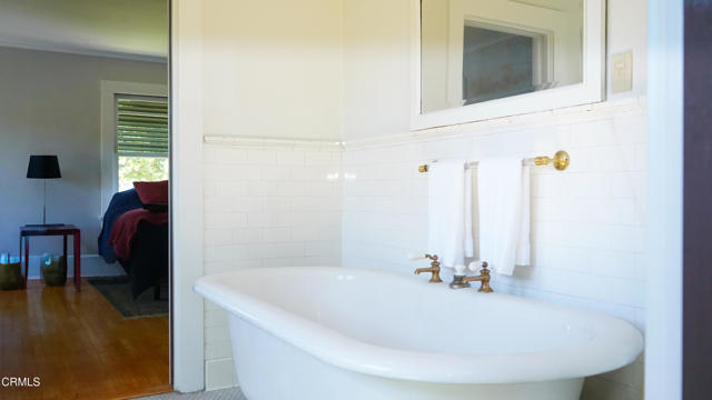 217 Oaklawn Avenue, South Pasadena CA: https://media.crmls.org/mediaz/fb72f381-8f42-40f2-951e-cfc2bab2cd62.jpg