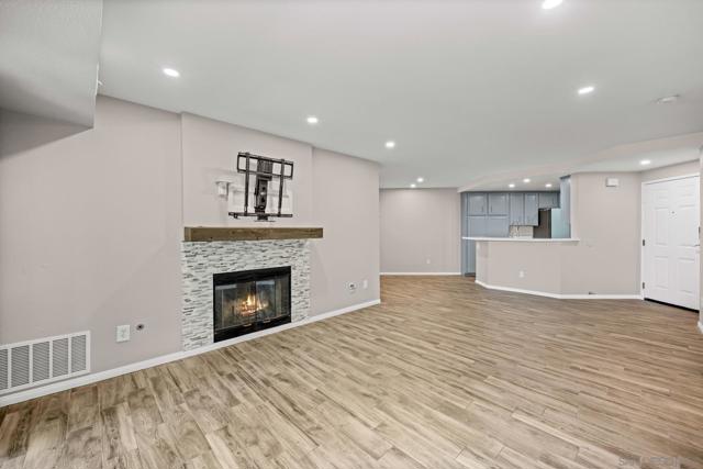 11325 Affinity Ct, San Diego CA: https://media.crmls.org/mediaz/fb7399a1-0e6b-4273-86c0-89e02a74f291.jpg