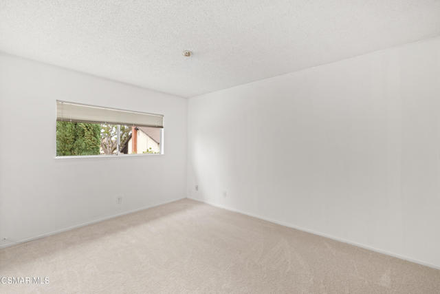 2385 N Justin Avenue, Simi Valley CA: https://media.crmls.org/mediaz/fb743d73-1f50-4f06-a644-3dfc395036ad.jpg