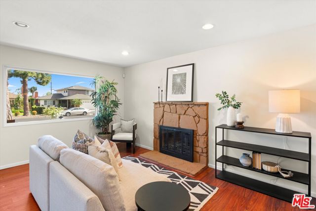 1407 E Kramer Drive, Carson CA: https://media.crmls.org/mediaz/fb74b1f7-ce84-40f9-88c7-4c0ef0c6d2a9.jpg