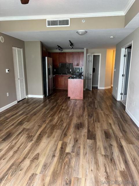 1240 India St, San Diego CA: https://media.crmls.org/mediaz/fb754871-54e2-4f9f-8295-552ed0f8c02f.jpg