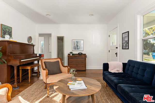 3220 Garden Avenue, Los Angeles CA: https://media.crmls.org/mediaz/fb766ca1-ed37-46b6-8e87-1ec37b190bc6.jpg