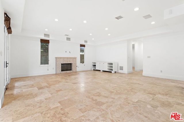 4510 Tyrone Avenue, Sherman Oaks CA: https://media.crmls.org/mediaz/fb766d25-a3fb-44f8-ab5e-73b5a5aa039b.jpg