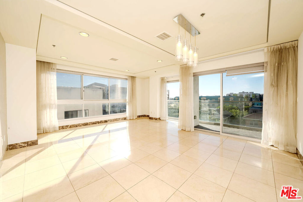702 S Serrano Avenue #501