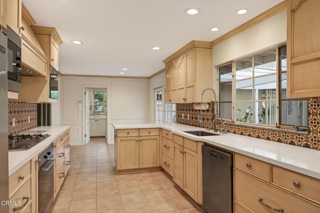 281 Glen Ellen Drive, Ventura CA: https://media.crmls.org/mediaz/fb770303-56dd-4510-bb01-61ca36219555.jpg