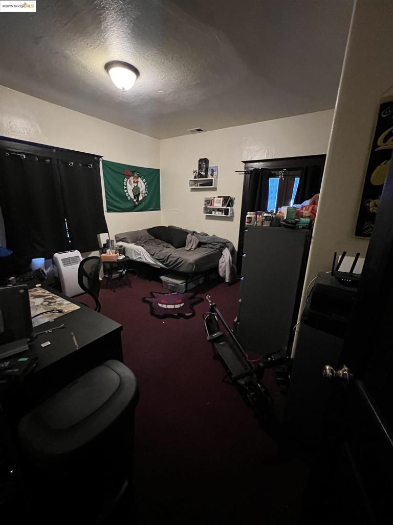 https://media.crmls.org/mediaz/fb773b95-fe06-48cf-bc35-6f9f717592a8.jpg?preset=X-Large