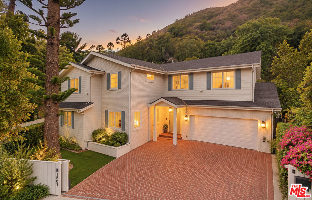 1507 N Bundy Drive — Contemporary
