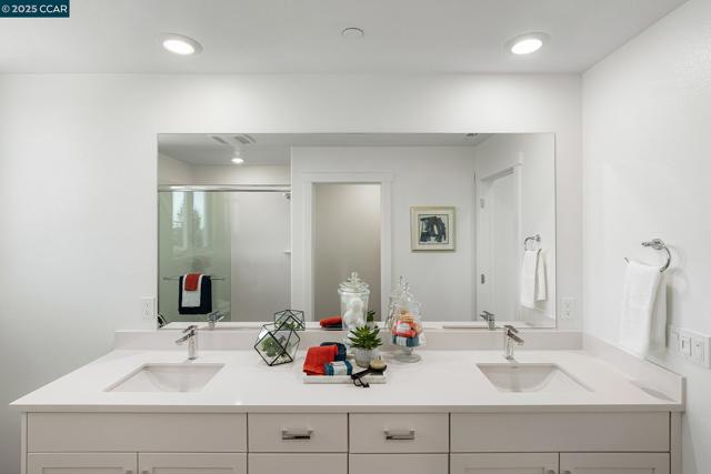 27263 Lumina Ct, Hayward CA: https://media.crmls.org/mediaz/fb78549a-69d8-4be3-bbf5-7712f5910842.jpg