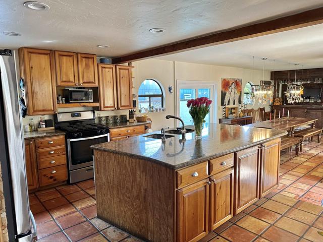 Image 24 of 51 For 823 San Luis Rey Avenue
