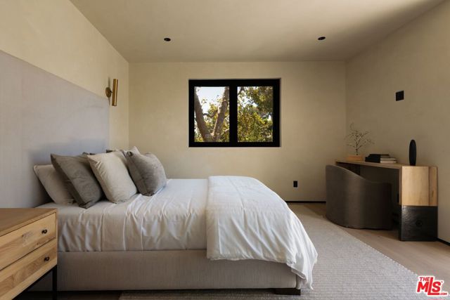 13221 Hesby Street, Sherman Oaks CA: https://media.crmls.org/mediaz/fb7a113c-6d65-43ac-b2a1-997bf84e72dc.jpg