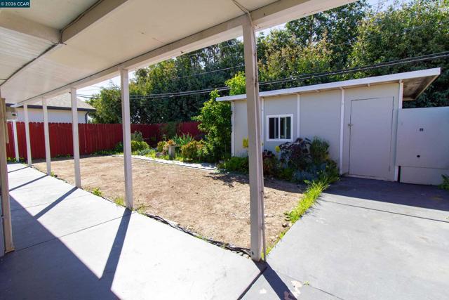 2929 Alta Mira Dr, Richmond CA: https://media.crmls.org/mediaz/fb7a3dde-18d1-49cb-bb03-82d3d87f9748.jpg