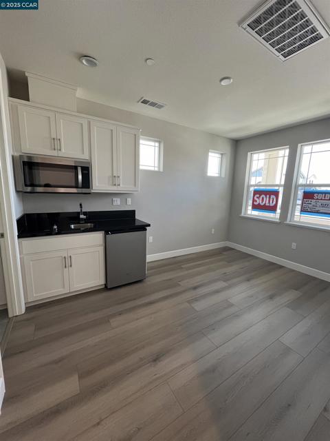 1406 Cobblestone Drive, Pittsburg CA: https://media.crmls.org/mediaz/fb7a9679-6d98-4a3f-b859-c63cd3bff1d6.jpg