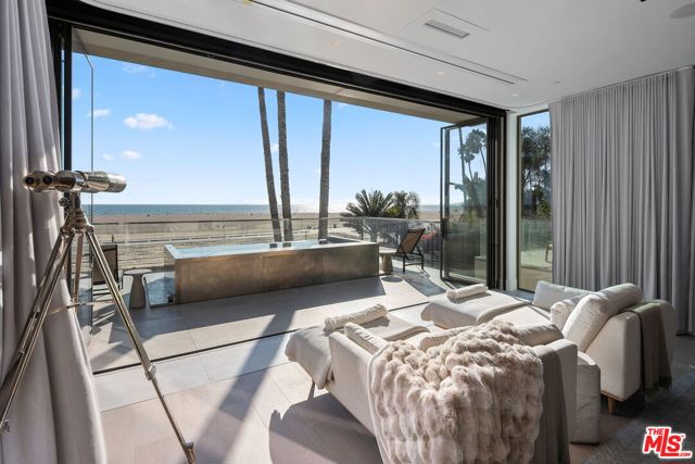 Image 27 of 72 For 938 Palisades Beach Road