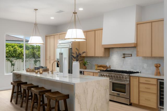 Detail Gallery Image 15 of 46 For 14004 Calle Venecia, San Diego,  CA 92130 - 4 Beds | 2/1 Baths