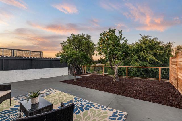 3811 Boren St, San Diego CA: https://media.crmls.org/mediaz/fb7b6bf8-43ea-4d10-a750-2934f301a1ae.jpg