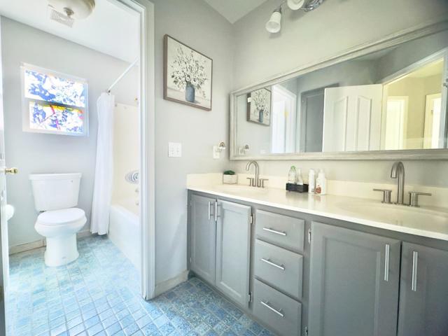 9562 E Park Drive, Elk Grove CA: https://media.crmls.org/mediaz/fb7ba7e3-1cdd-4bd7-b31e-6d6aed610f5b.jpg