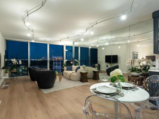 1720 Avenida del Mundo, Coronado CA: https://media.crmls.org/mediaz/fb7c5966-b8a5-4f64-8cf9-339466ea8bda.jpg