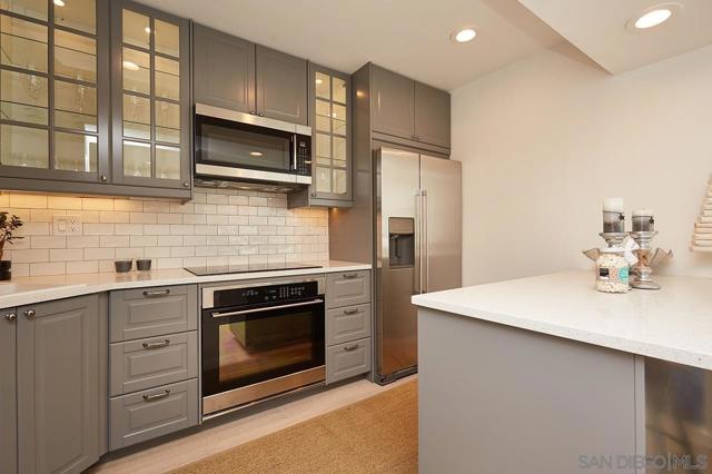 940 Sealane Dr, Encinitas CA: https://media.crmls.org/mediaz/fb7c74f6-1e81-499e-bfb4-ad69e3e986d6.jpg