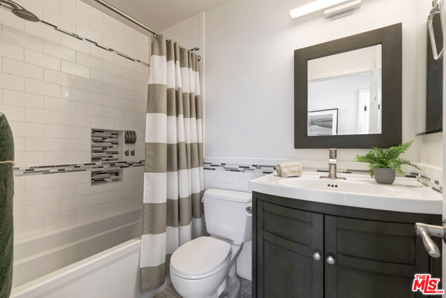 1630 E Palm Avenue, El Segundo CA: https://media.crmls.org/mediaz/fb7c950b-a456-40e9-b778-a6e8ab3db34b.jpg