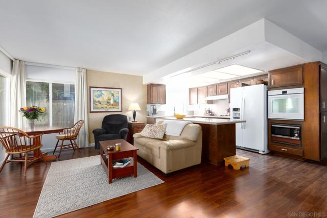 2941 Ariane Dr, San Diego CA: https://media.crmls.org/mediaz/fb7c9884-2a92-4e3e-bb80-4f944f02fb1c.jpg