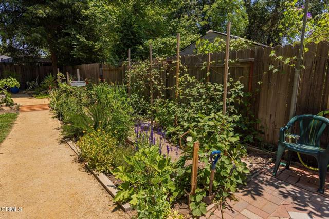 216 N Fulton Street, Ojai CA: https://media.crmls.org/mediaz/fb7d0da5-4989-4aba-ae37-b7a8a2290aac.jpg