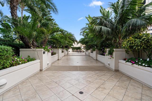 100 Harbor Dr, San Diego CA: https://media.crmls.org/mediaz/fb7d4b1b-5770-40f9-bdec-cdc64e0547da.jpg