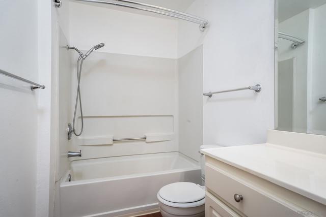 12015 Alta Carmel Ct, San Diego CA: https://media.crmls.org/mediaz/fb7d6d59-4a36-4f68-b37c-c9db20881fc9.jpg