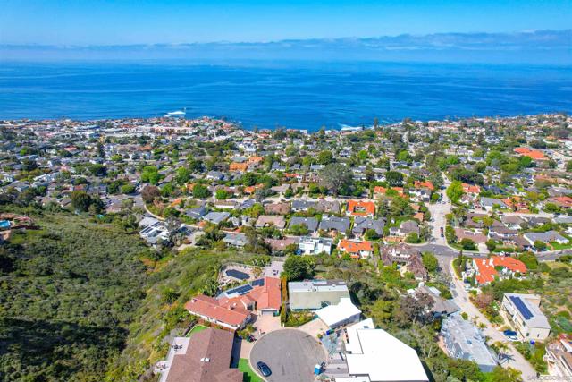 5995 La Jolla Corona Dr., La Jolla CA: https://media.crmls.org/mediaz/fb7ec502-8f90-4927-bf03-6f7b61f62dcf.jpg