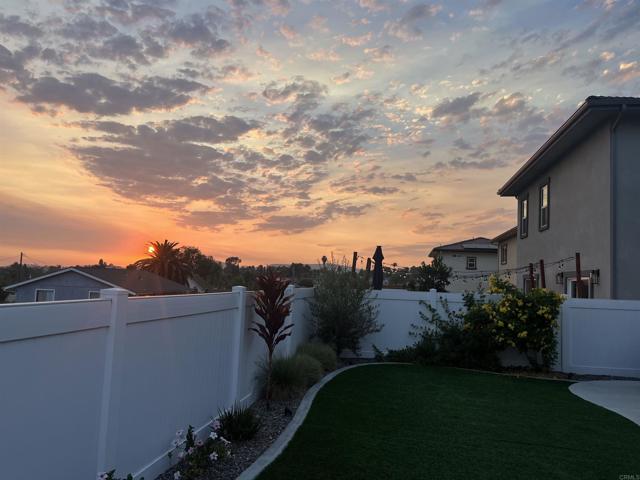 1643 Raecorte Place, Escondido CA: https://media.crmls.org/mediaz/fb7f2e8a-8527-4c3b-aeb9-3e09c55ae8b5.jpg