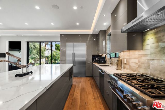 4338 Agnes Avenue, Studio City CA: https://media.crmls.org/mediaz/fb7f65af-62e4-4b6b-93fd-1fca3d792e06.jpg