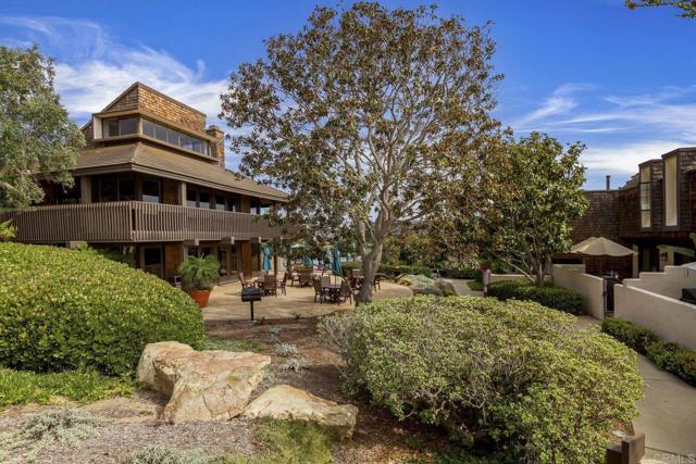 12859 Caminito del Canto, Del Mar CA: https://media.crmls.org/mediaz/fb80c409-3ca6-48e8-bd15-20b0a71cff45.jpg